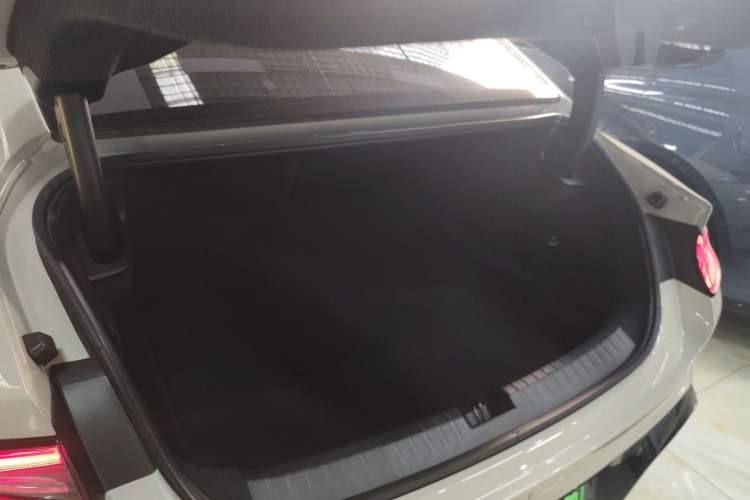 Used Xiaomi Auto SU7 2024 Rear-Drive Long-Range Intelligent Driving Version
