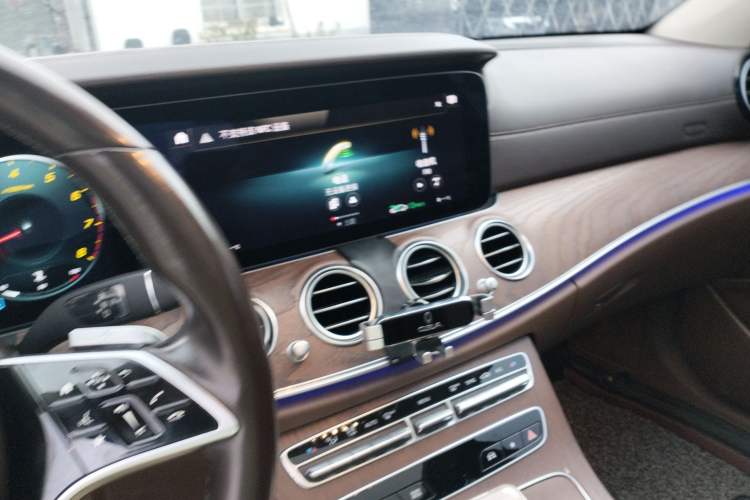 Used Mercedes-Benz E-Class 2021 Restyled E 300 L Luxury Edition Audio And AC Panel