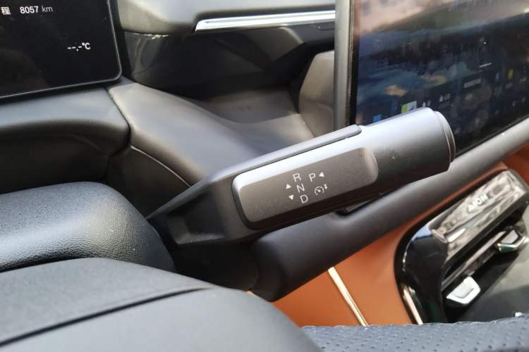 Used AION V 2024 Aion Tyrannosaurus 650 Smart Luxury Edition
