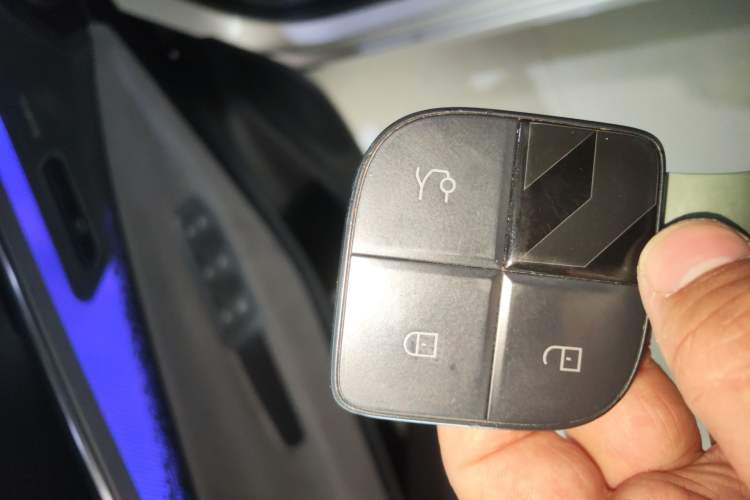 Used Lynk & Co 08 EM-P 2023 120km Long-Range Halo Interior 1