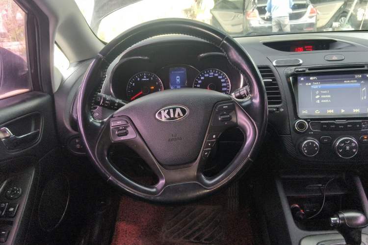 Used Kia K3 2013 1.6L Automatic GLS Steering Wheel