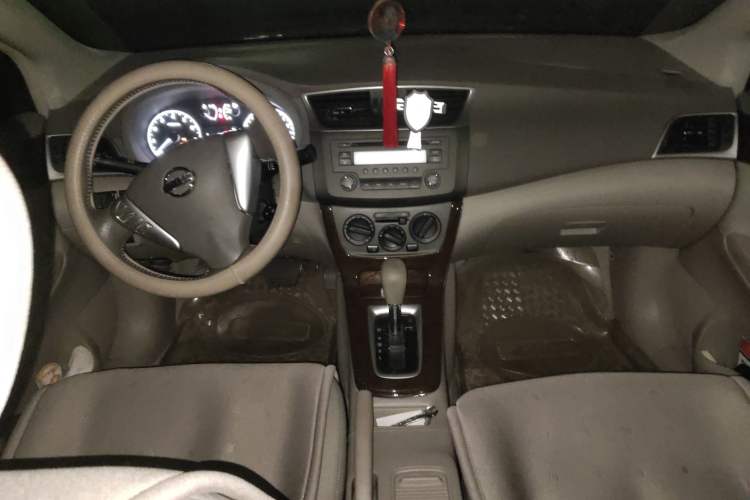 Used Nissan Sylphy 2012 1.6 XL CVT Luxury Edition Center Console