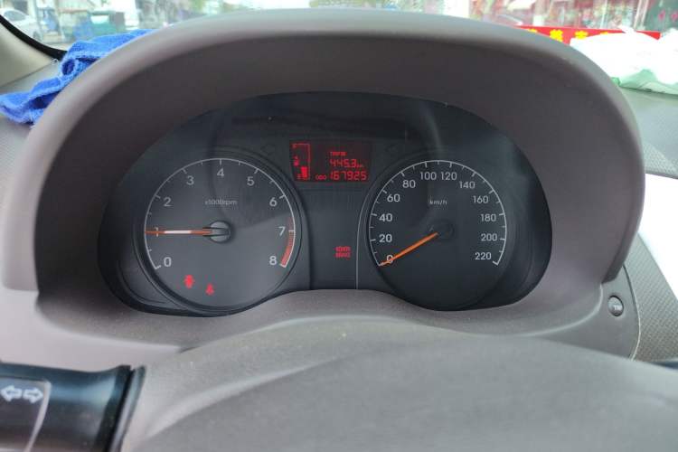 Used Hyundai Verna (older generation) 2010 Sedan 1.4L Manual Comfort GS Odometer Close Up