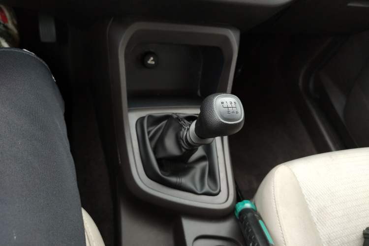 Used Wuling Hongguang V 2022 1.5L Jingqu Version Hydraulic Power Steering LAR