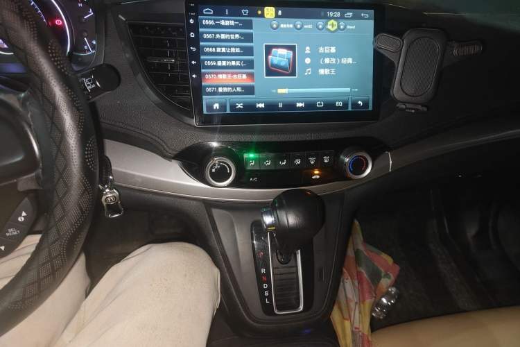 Used Honda CR-V 2015 2.0L two-wheel drive urban version
