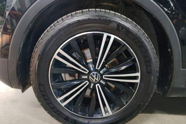 Used Volkswagen Tiguan L 2021 330TSI Automatic Two-Wheel Drive Smart Edition
