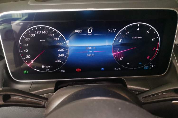 Used Mercedes-Benz GLC 2024 GLC 300 L 4MATIC Luxury Model 5 Seats
