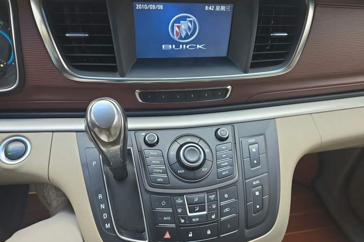 Used Buick GL8 2014 3.0L GT Luxury Business Haoya Edition Audio And AC Panel
