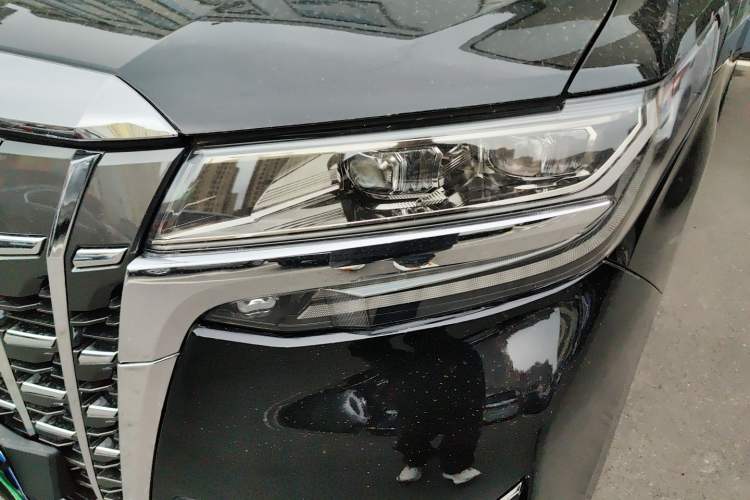 Used Toyota Alphard 2020 Dual-Engine 2.5L Luxury Edition
