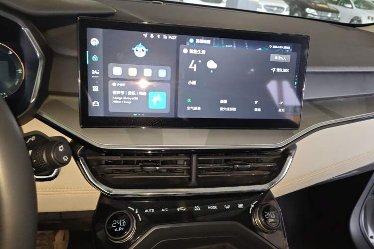 Used Lynk & Co 06 EM-P 2022 PHEV 84 km Range Pro Version