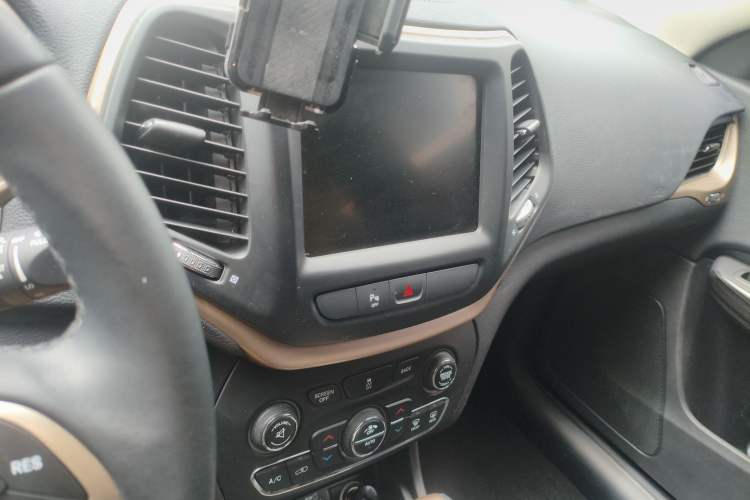 Used Jeep Cherokee 2016 2.0L Superior Edition