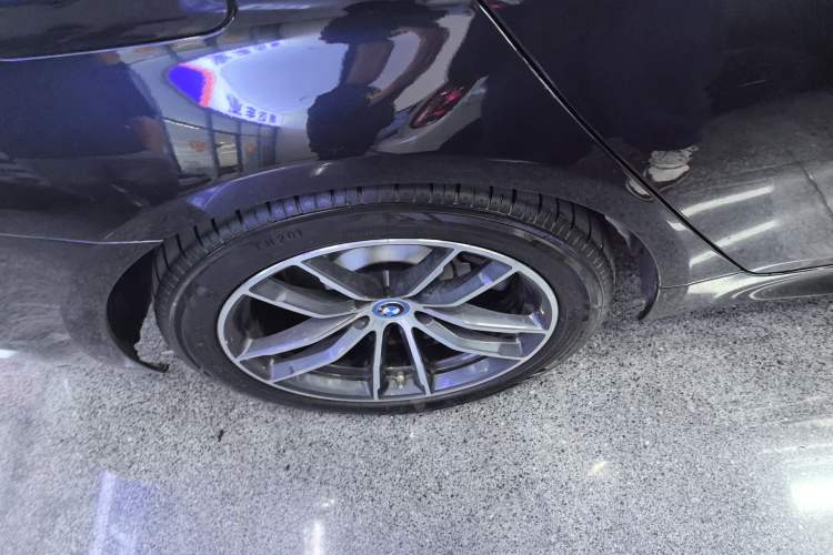 Used BMW 5 Series New Energy 2022 Restyled 535Le M Sport Package Right Rear Wheel Hub