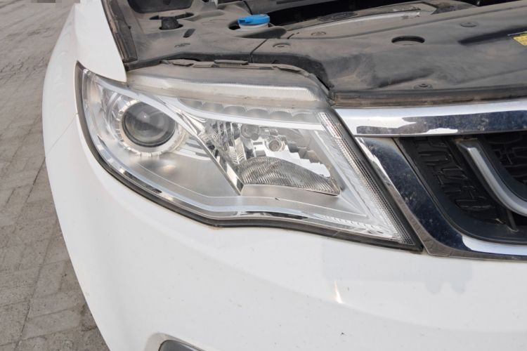 Used Geely Auto Emgrand X7 Sport 2016 1.8TD Manual ZhiShang Model Right Front Headlight