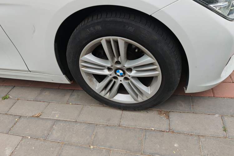 Used BMW 3 Series 2016 320Li Fashion Model Right Front Wheel Hub