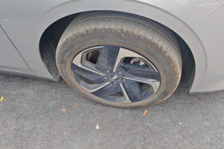 Used Geely Galaxy L6 2025 EM-i 140km Starship Edition Right Front Wheel Hub