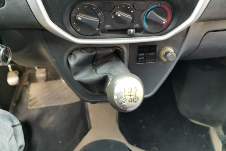 Used Karry Youyou 2 2013 1.0L Standard Version
