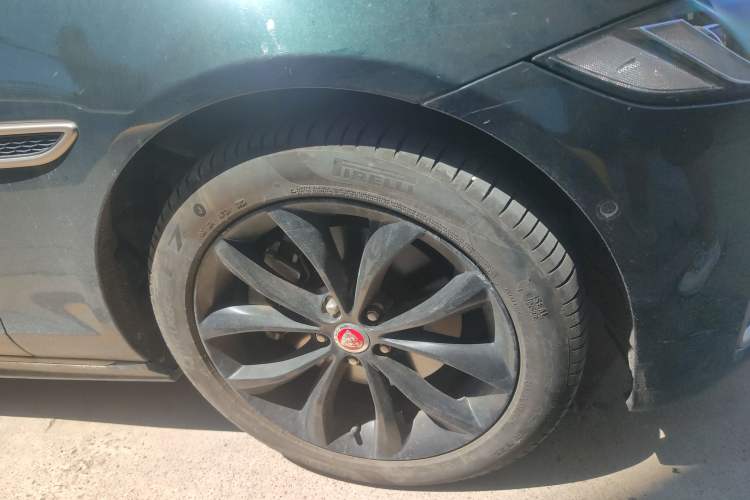 Used Jaguar XFL 2023 XFL 2.0T P250 Two-Wheel-Drive Elite Sport Gold Edition