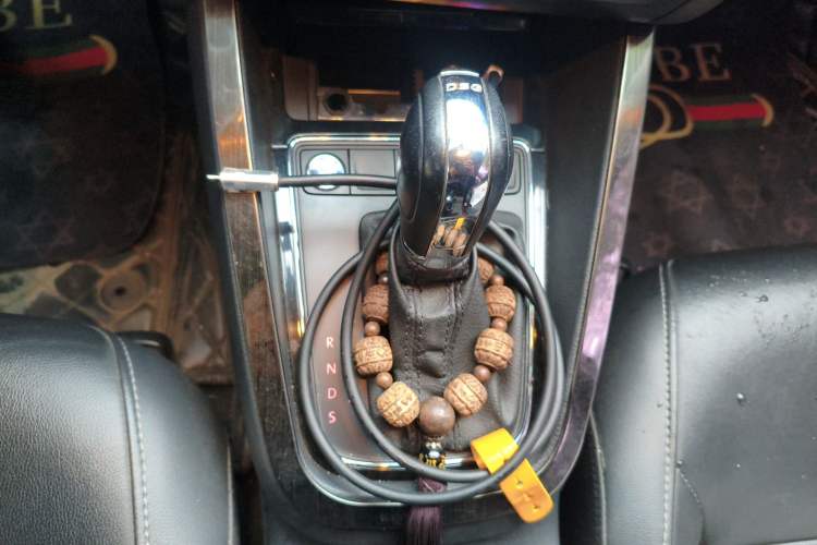 Used Volkswagen Sagitar 2017 180TSI Automatic Luxury Edition Gear Lever