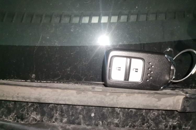 Used Honda Vezel 2017 1.8L CVT Front-Wheel Drive Pioneer Edition Interior 1