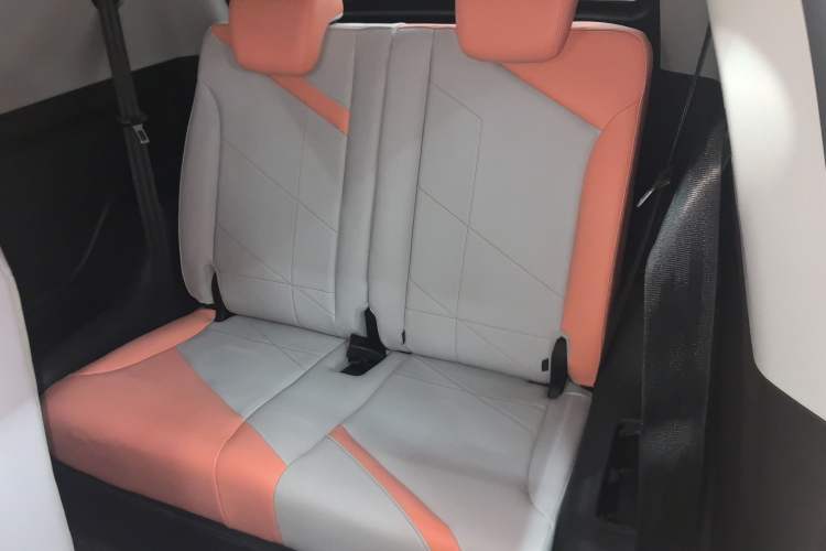 Used Chery Little Ant 2022 Sweet Pink Edition Half-Sugar Version Lithium Iron Phosphate 29.2 kWh 30 kW 301 km