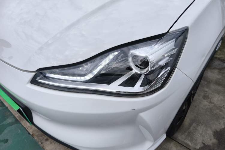 Used NETA V 2021 Long-Range Entertainment Edition Upgrade Model Left Front Headlight