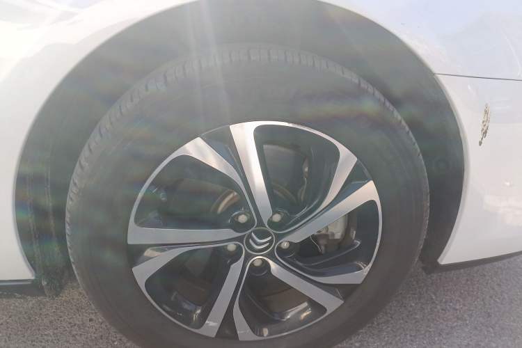 Used Citroen C5 2017 350THP Automatic Luxury Model Right Front Wheel Hub