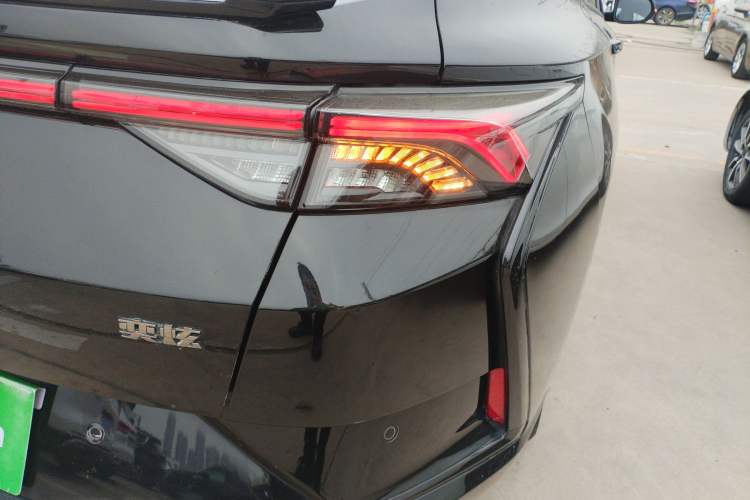 Used Dongfeng Aeolus Yixuan 2021 230T Automatic Zuiying Knight Edition Right Rear Taillight