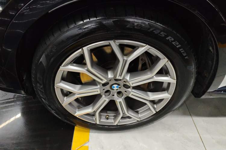 Used BMW X7 2021 xDrive40i Luxury Package with Leading Features
