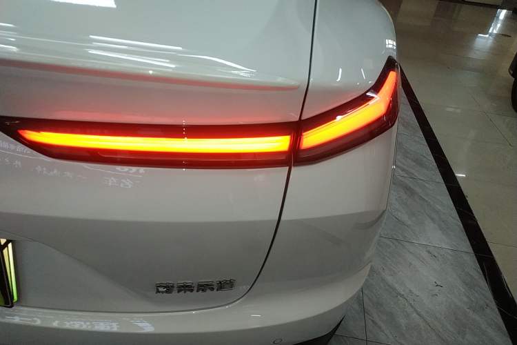 Used ONVO L60 2025 Model—85 kWh All-Wheel-Drive Version