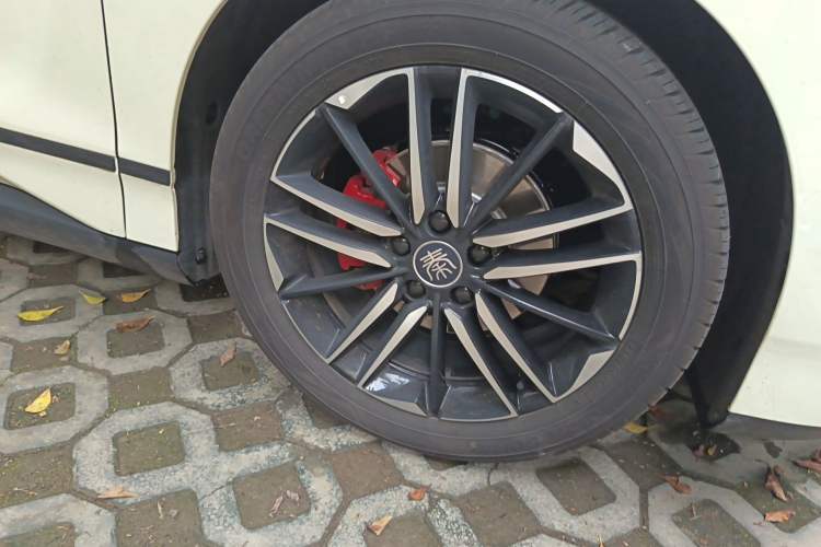 Used BYD Qin L 2025 EV 545KM Cloud Suspension Edition Right Front Wheel Hub