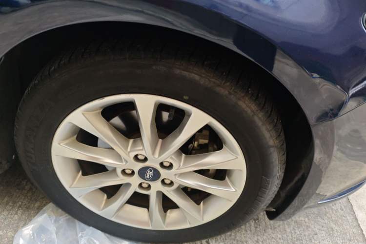 Used Ford Mondeo 2017 EcoBoost 200 Stylish Model Right Front Wheel Hub