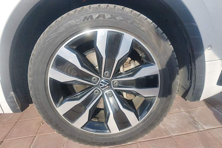 Used Volkswagen Tiguan L 2022 330TSI Automatic Two-Wheel Drive R-Line Enhanced Edition