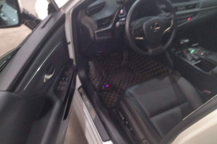 Used Lexus ES 2020 260 Excellence Edition Driver Seat