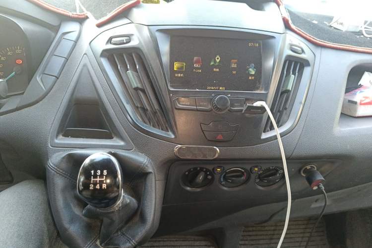 Used Ford Transit 2017 2.0T Diesel Multi-Purpose Commercial Vehicle Short Wheelbase Low Roof China V Standard
