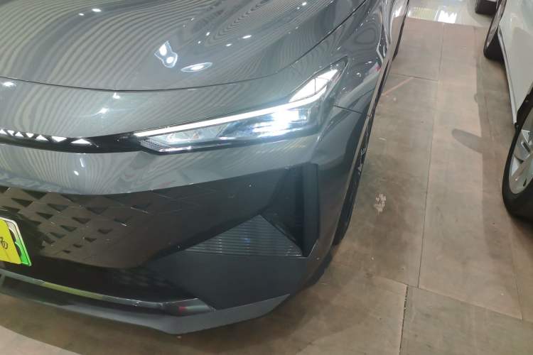 Used Changan UNI-V iDD 2024 Blue Whale Smart Electric iDD 136km ZhiKu Model
