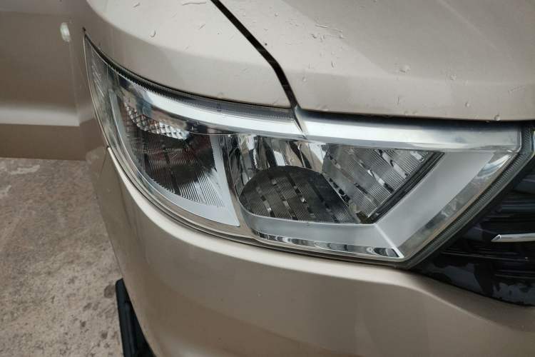 Used Wuling Hongguang V 2021 1.5L Enjoyment Edition LAR Right Front Headlight