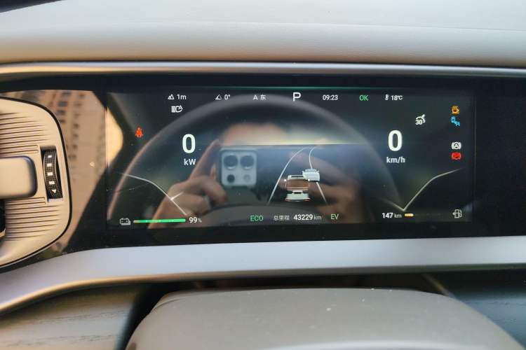 Used Denza D9 2022 DM-i 970 Four-Wheel Drive Flagship Model
