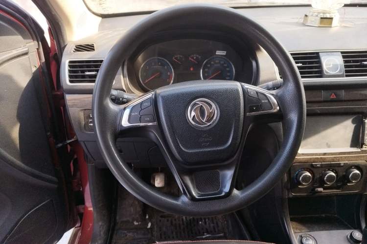 Used Dongfeng Fengon 360 2015 1.5L Manual Luxury 7-Seater China IV Standard Steering Wheel
