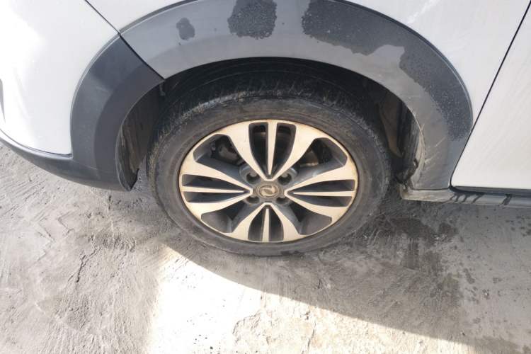 Used Dongfeng Aeolus AX3 2016 1.5L Automatic ZhiKu Model
