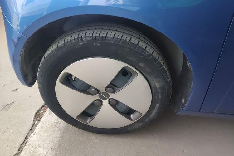 Used ORA Black Cat 2021 301 km Basic Version Left Front Wheel Hub