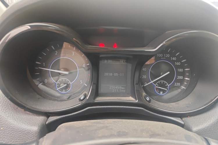 Used JMC Yuhu 3 2018 2.5T Diesel Two-Wheel Drive Advanced Version with Long Wheelbase Instrument Cluster