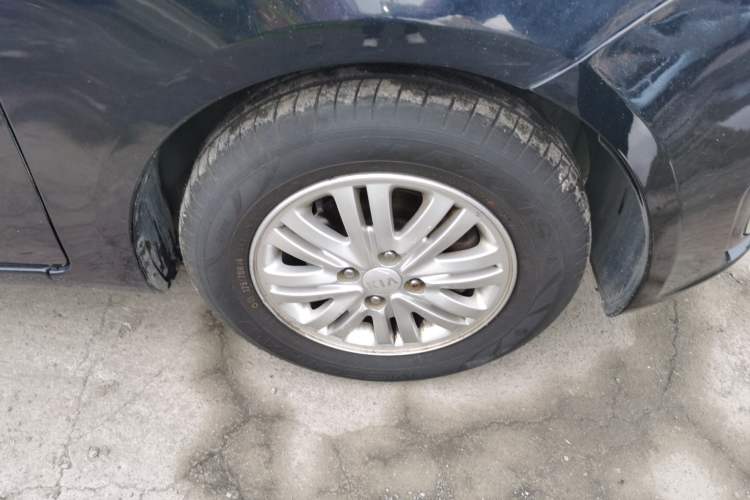 Used Kia K2 2012 Sedan 1.4L Automatic GLS Commemorative Edition Right Front Wheel Hub