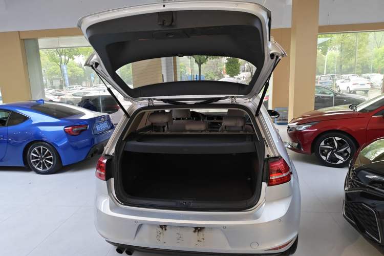 Used Volkswagen Golf 2014 1.4TSI Automatic Comfort Model Trunk