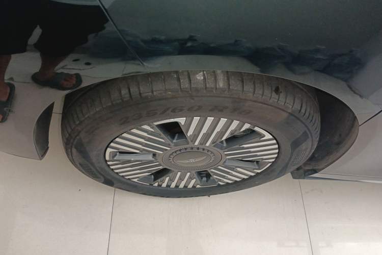 Used Geely Galaxy LEVC L380 2024 140-Degree 6-Seater All-Wheel-Drive Ultra