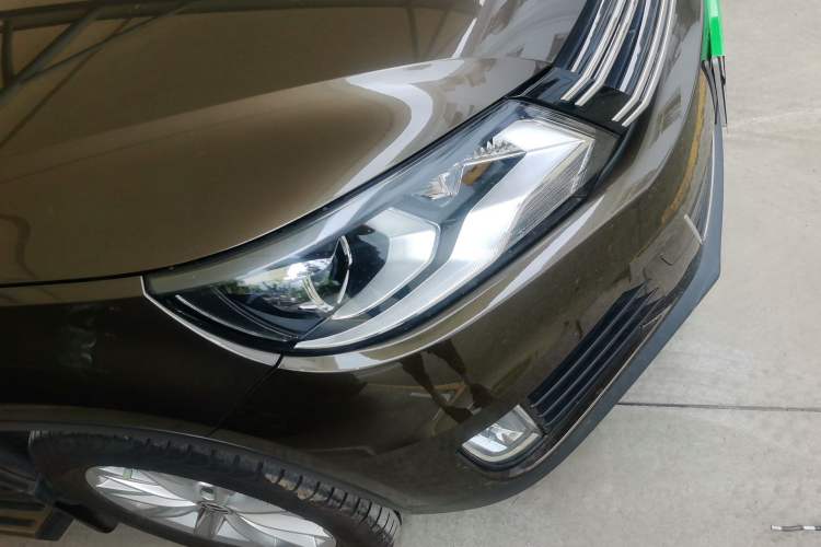 Used Volkswagen Tiguan 2015 1.8TSI Automatic Two-Wheel Drive Comfort Edition Right Front Headlight