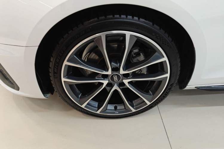 Used Audi A4L 2023 40 TFSI quattro Luxury Dynamic Edition Left Front Wheel Hub