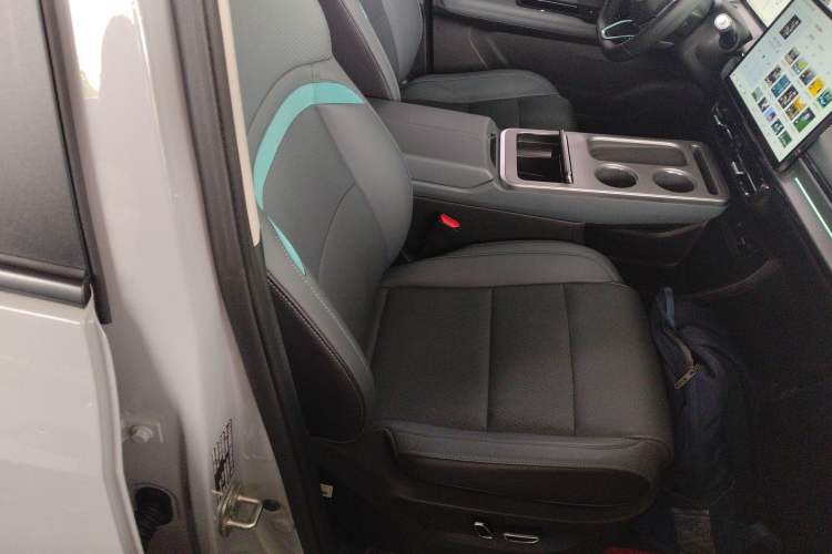 Used AION Y 2024 Plus 510 Intelligent Driving Version Right Front Seat