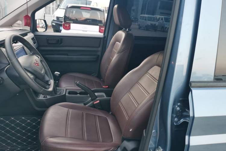 Used Wuling Hongguang PLUS 2020 1.5L Manual Standard Edition 5 Seats
