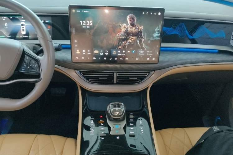 Used Denza D9 2022 DM-i 1040 Prestige Model