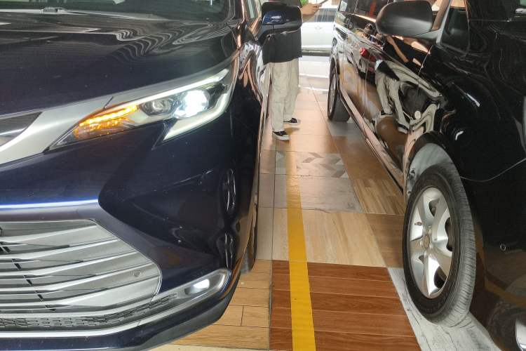 Used Toyota SIENNA 2021 2.5L Hybrid Ultimate Edition Left Front Headlight